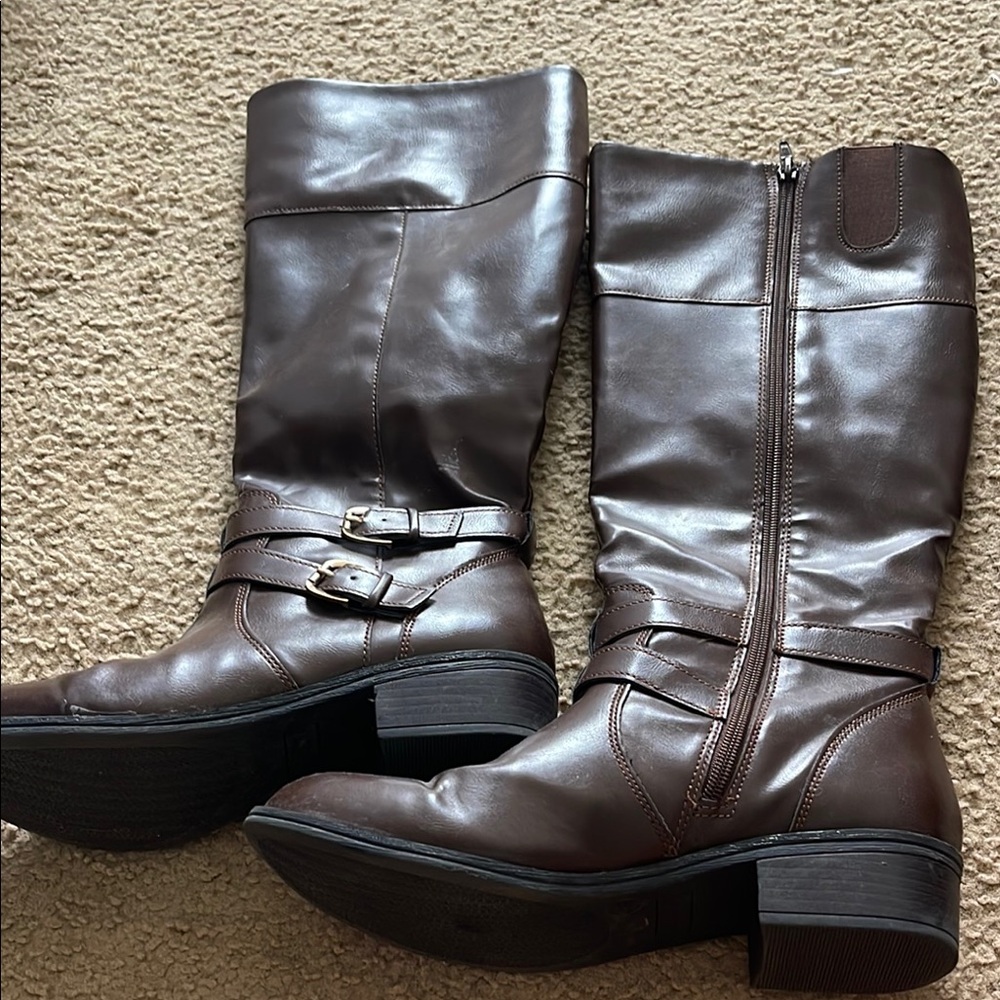 Brown Heeled Boots with Chunky Heel and Buckle Detail